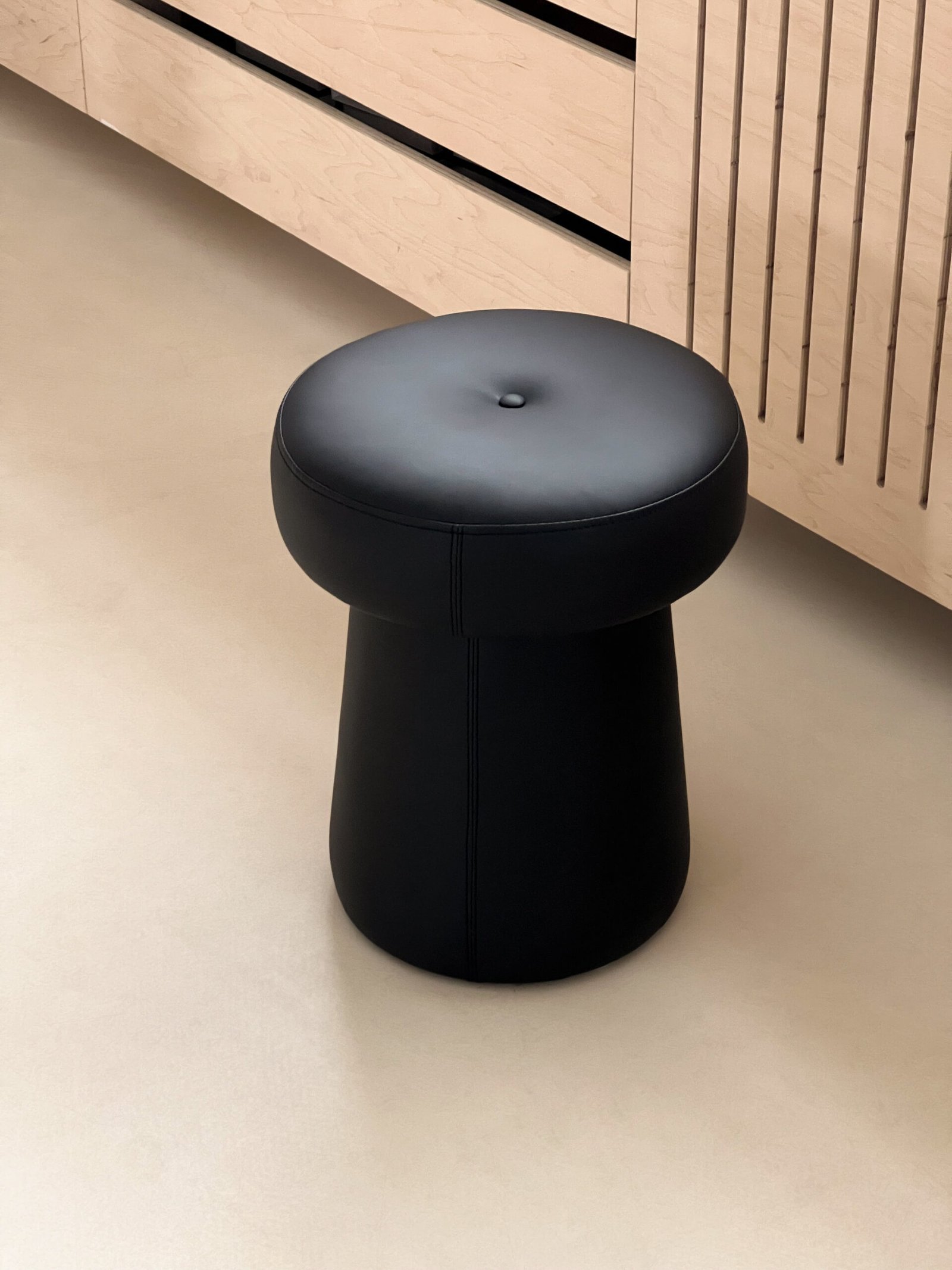 Mushroom Round Shaped Stools B943