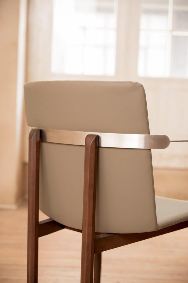 B938 餐椅细节 (3) Metal Backrest Wood Leather Fabric Dining Chair B938