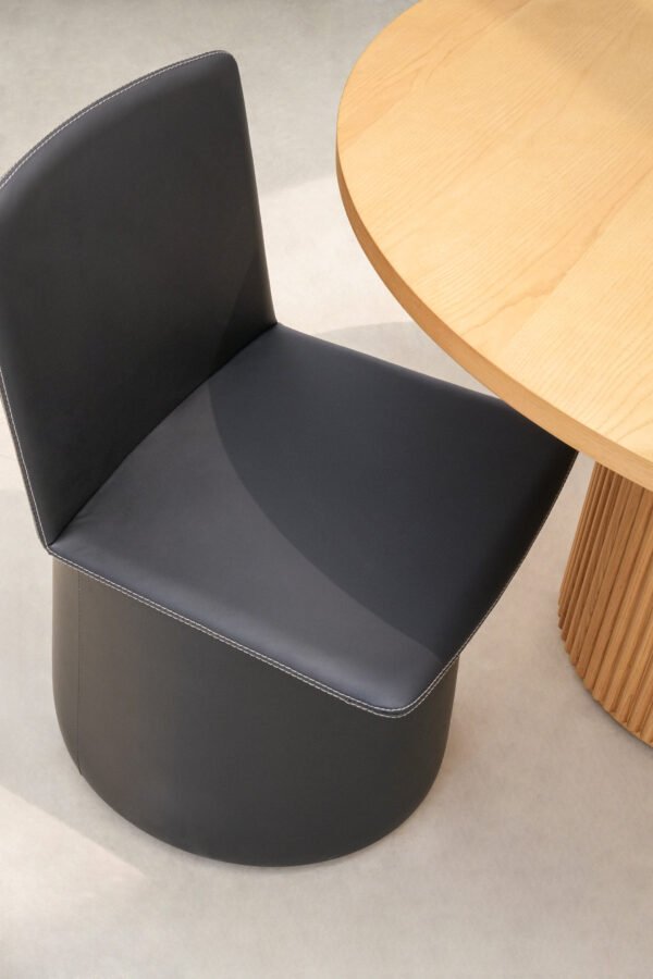 DSC02220 Penguin Dining Room Chair B958