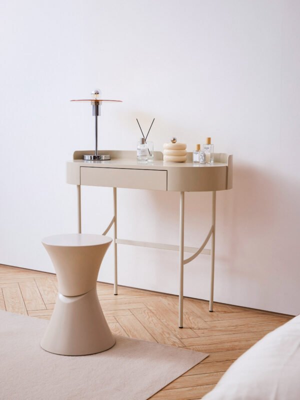 LXWH19613 Oval Elegant Fashion Makeup Table HE6284