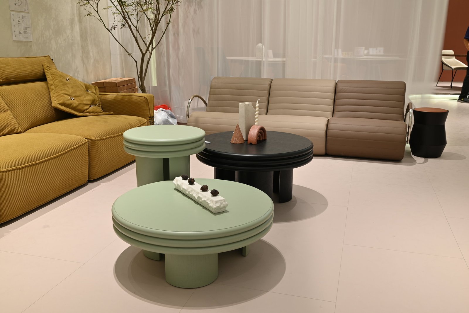 French Style Solid Mdf Veneer Round Wood Coffee Table Set C297