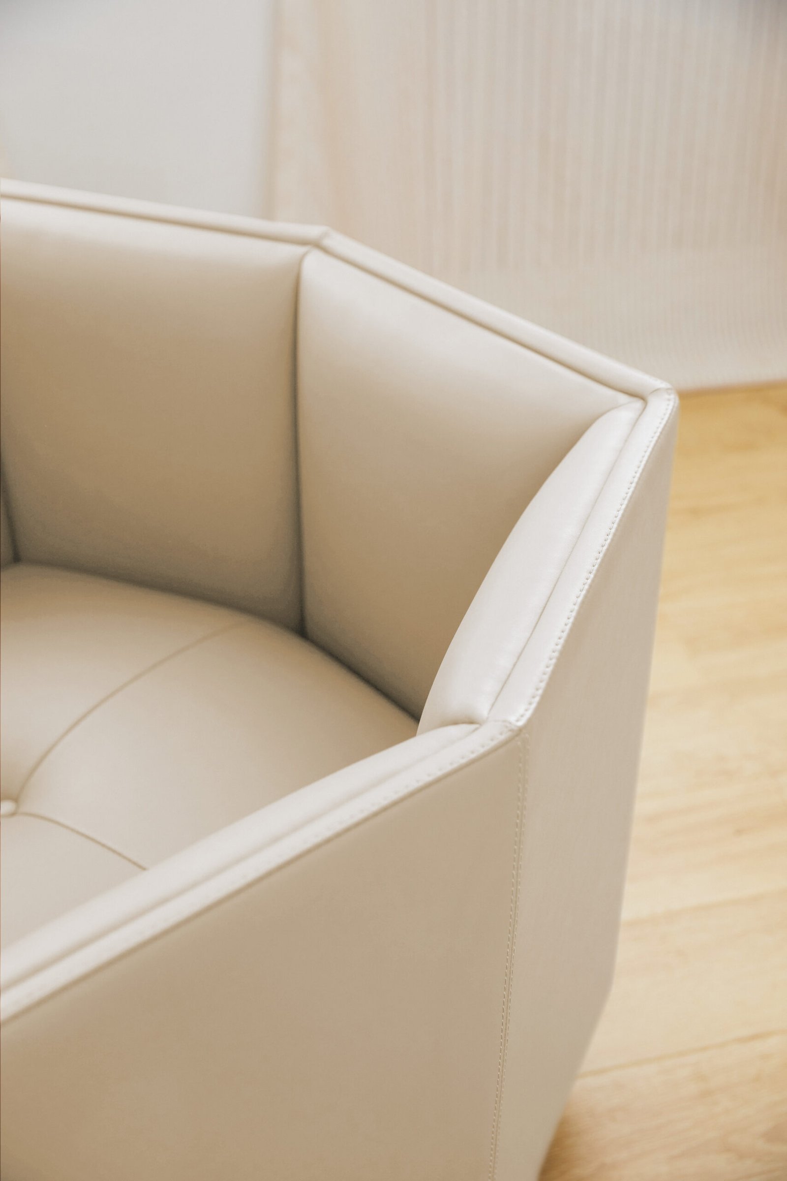 Modern Nordic Luxury Daisy Swivel Chair JHB119B