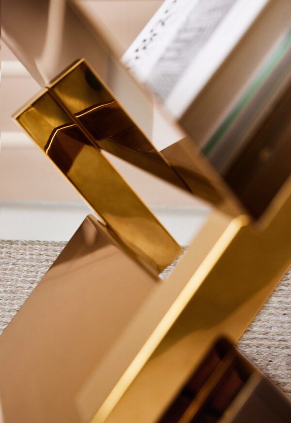 WHLX38372+地毯 Golden Stainless Steel Newspaper Shelves HE5651