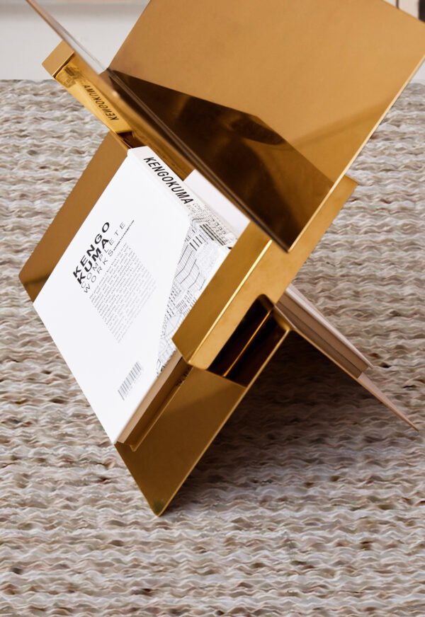 WHLX38375+地毯 Golden Stainless Steel Newspaper Shelves HE5651