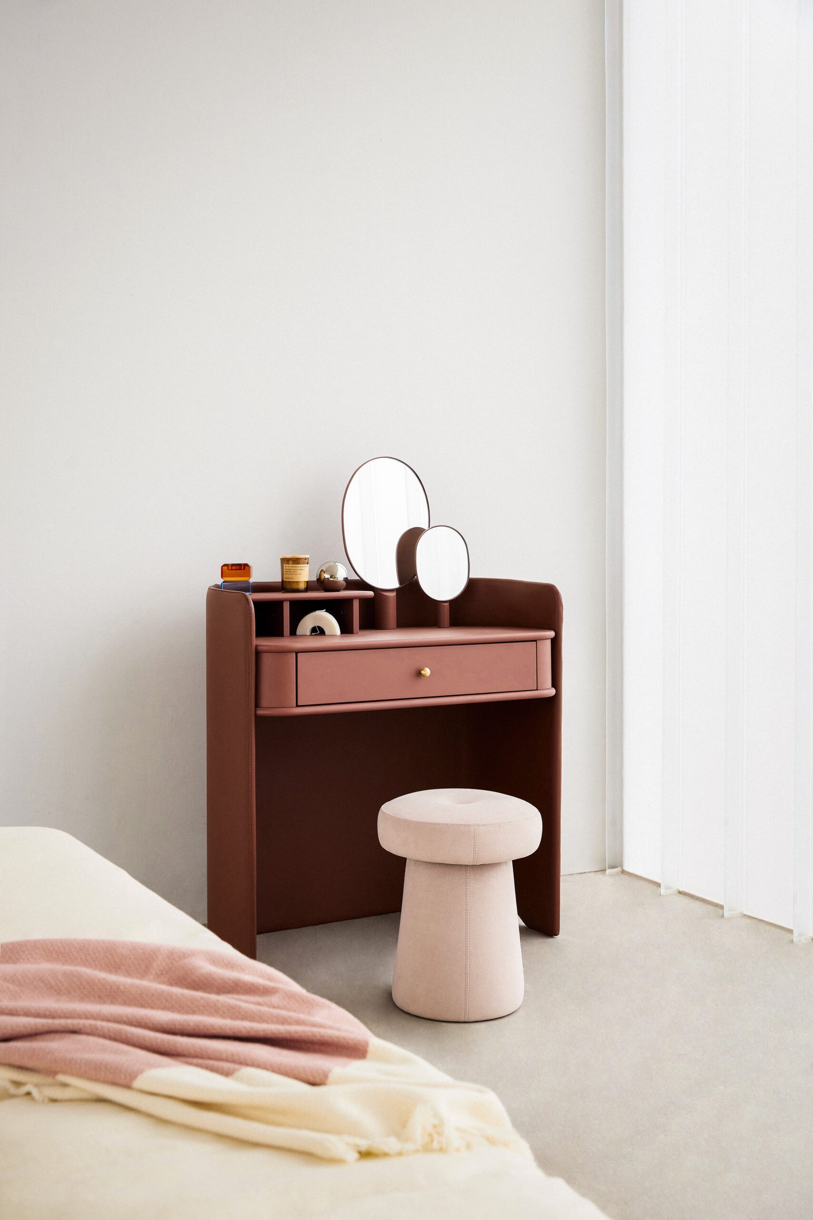  Luxury Modern Leather Cover Elegant Makeup Table HE6280