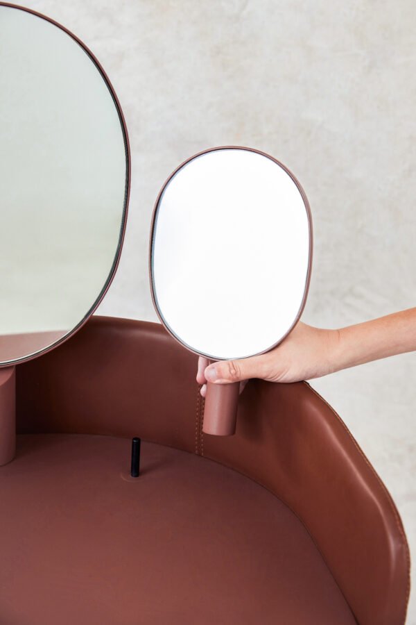 WHLX38534 Luxury Modern Leather Cover Elegant Makeup Table HE6280
