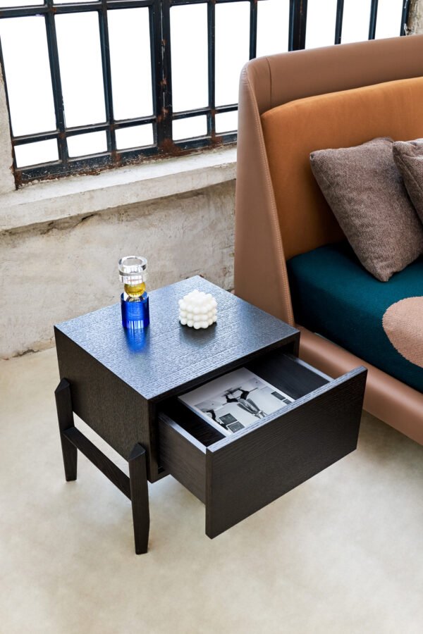 HE6274 (6) Italian-Style Oak Nightstand HE6274