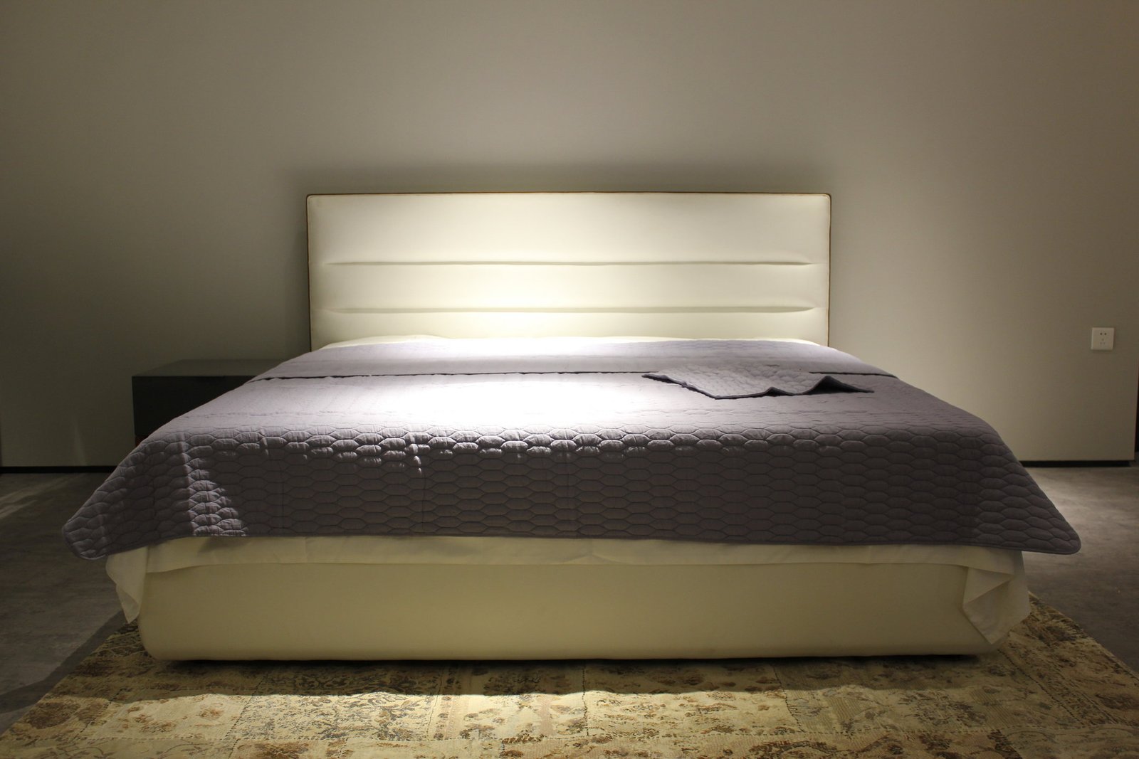 Modern Design Storage Leather Upholstered Bed HE6565KL