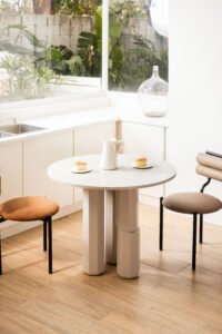 Round Dining Tables A961