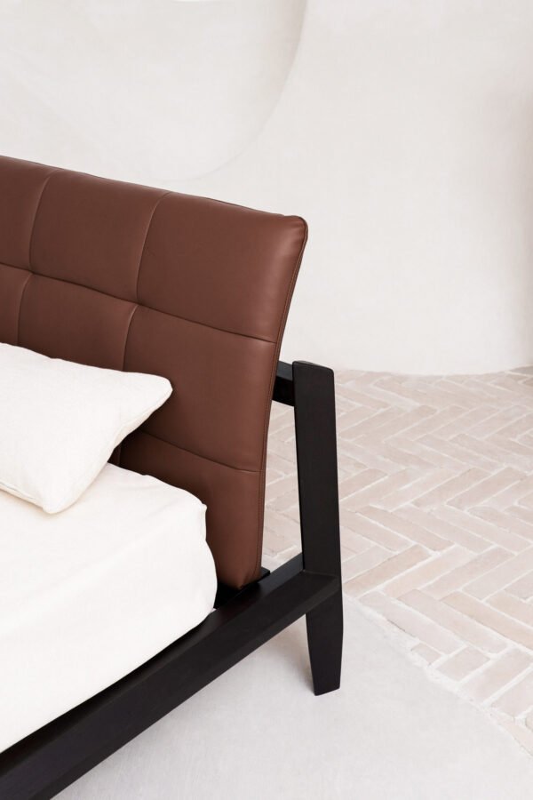 202079家具1614 Modern Luxury Double Bed HE6576