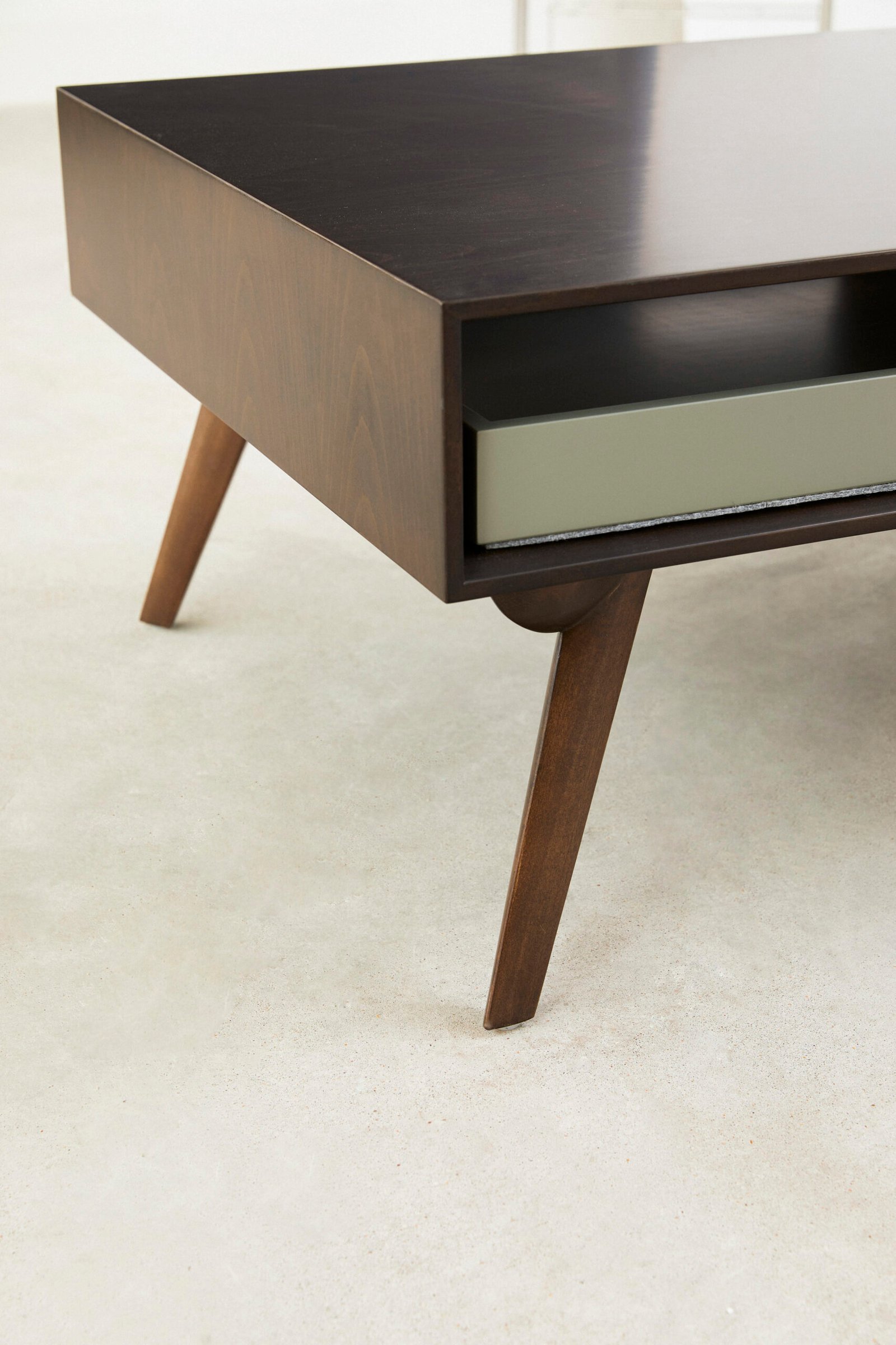 Classic Wooden Coffee Table C190