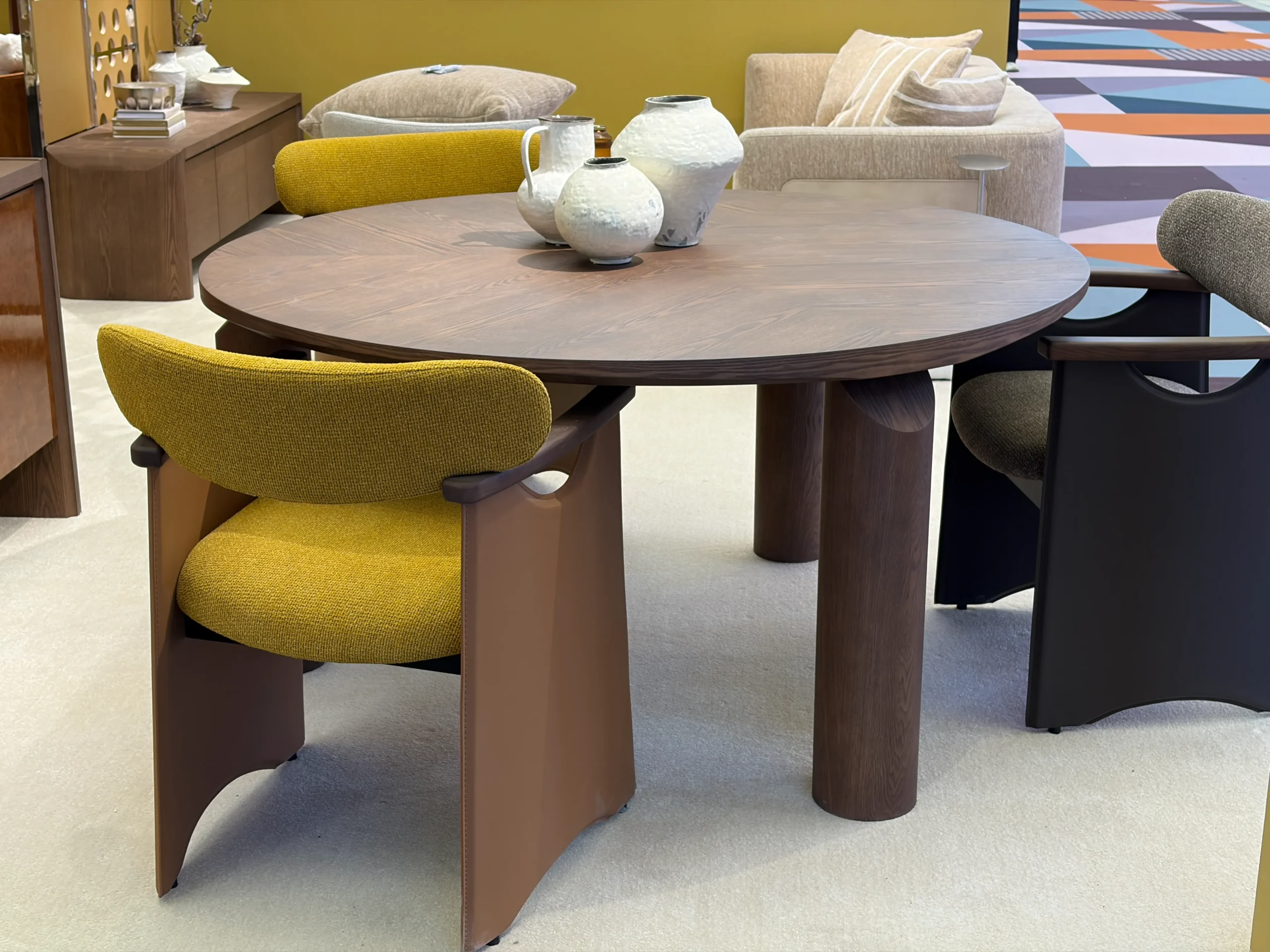 Classic Ash Wood Round Table A983
