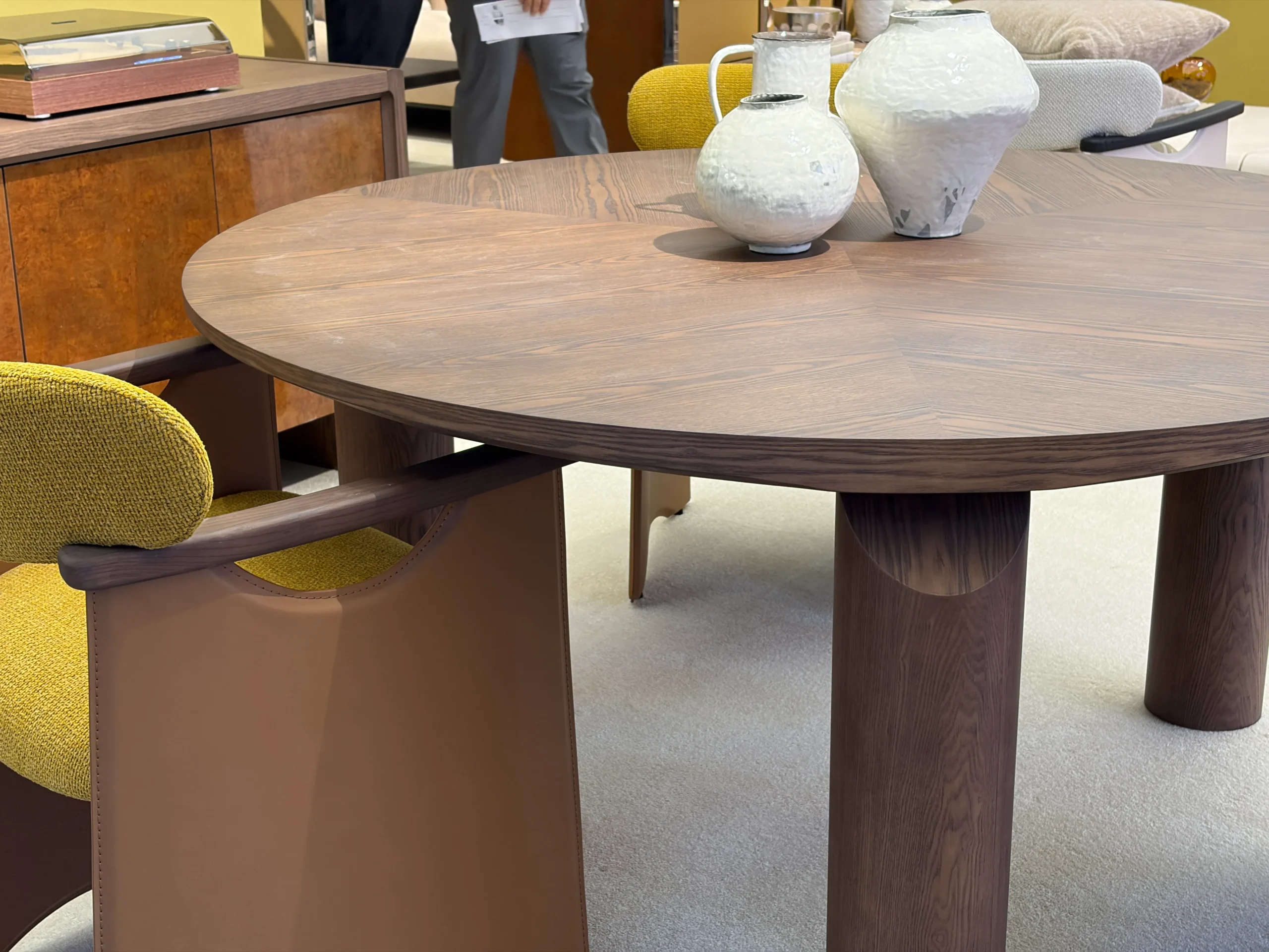 Classic Ash Wood Round Table A983