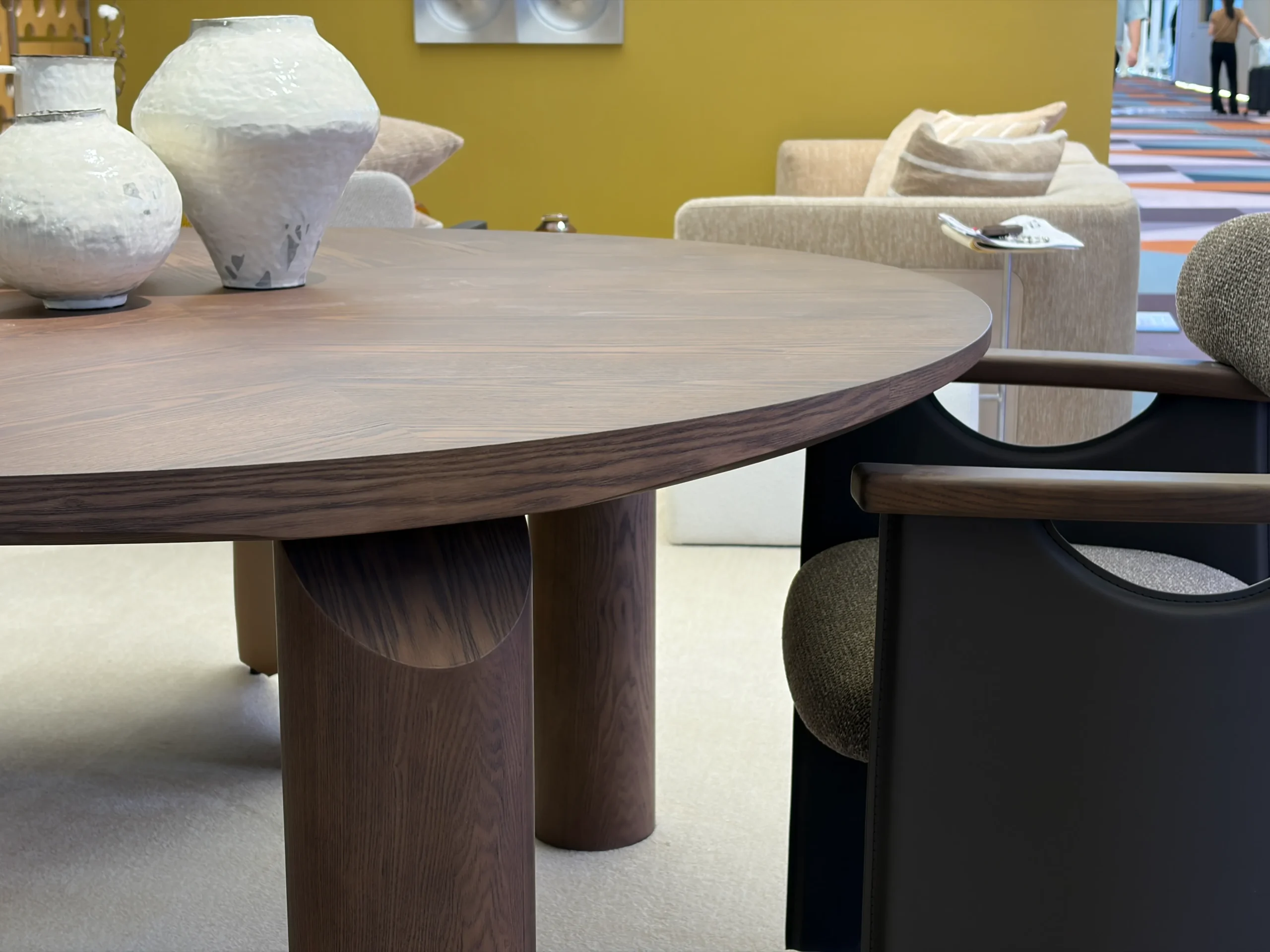 Classic Ash Wood Round Table A983