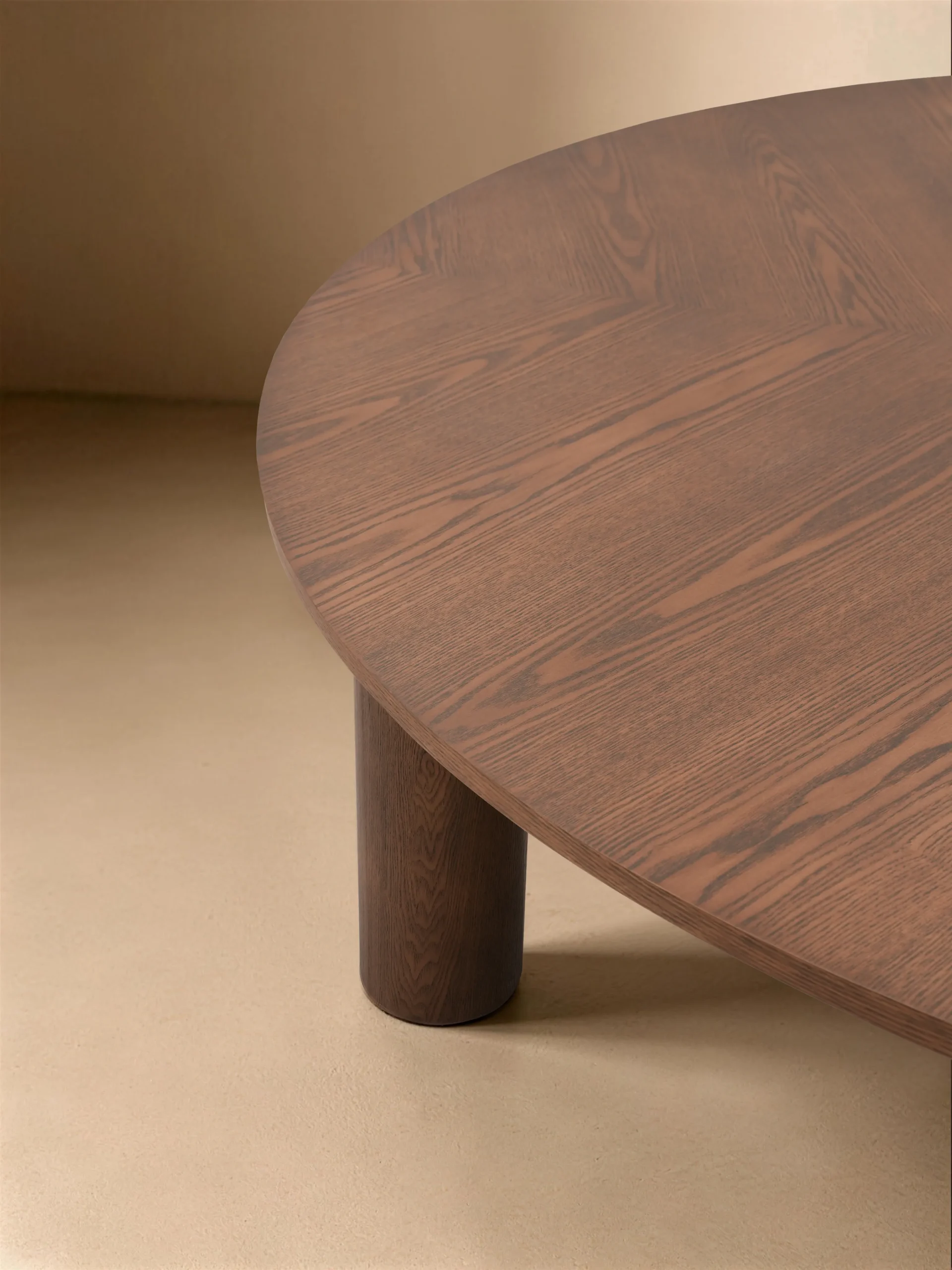 Classic Ash Wood Round Table A983